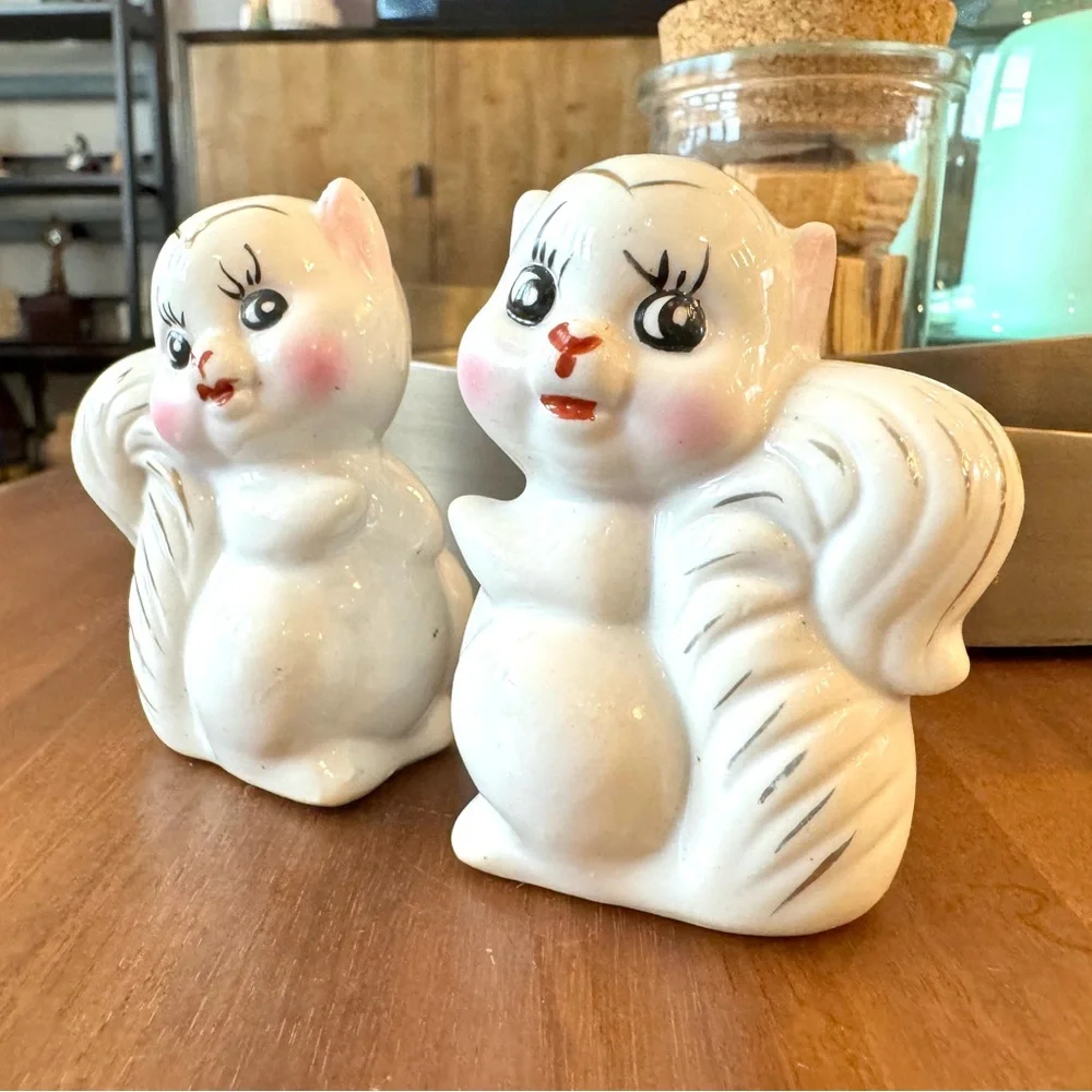 Vintage Squirrel Salt and Pepper Shakers - Picture 3 of 8